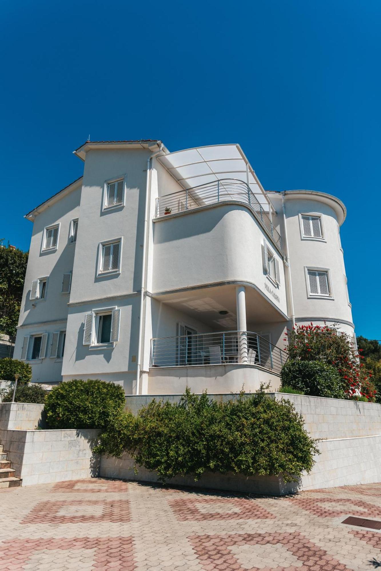 Villa Calista Icici Exterior photo