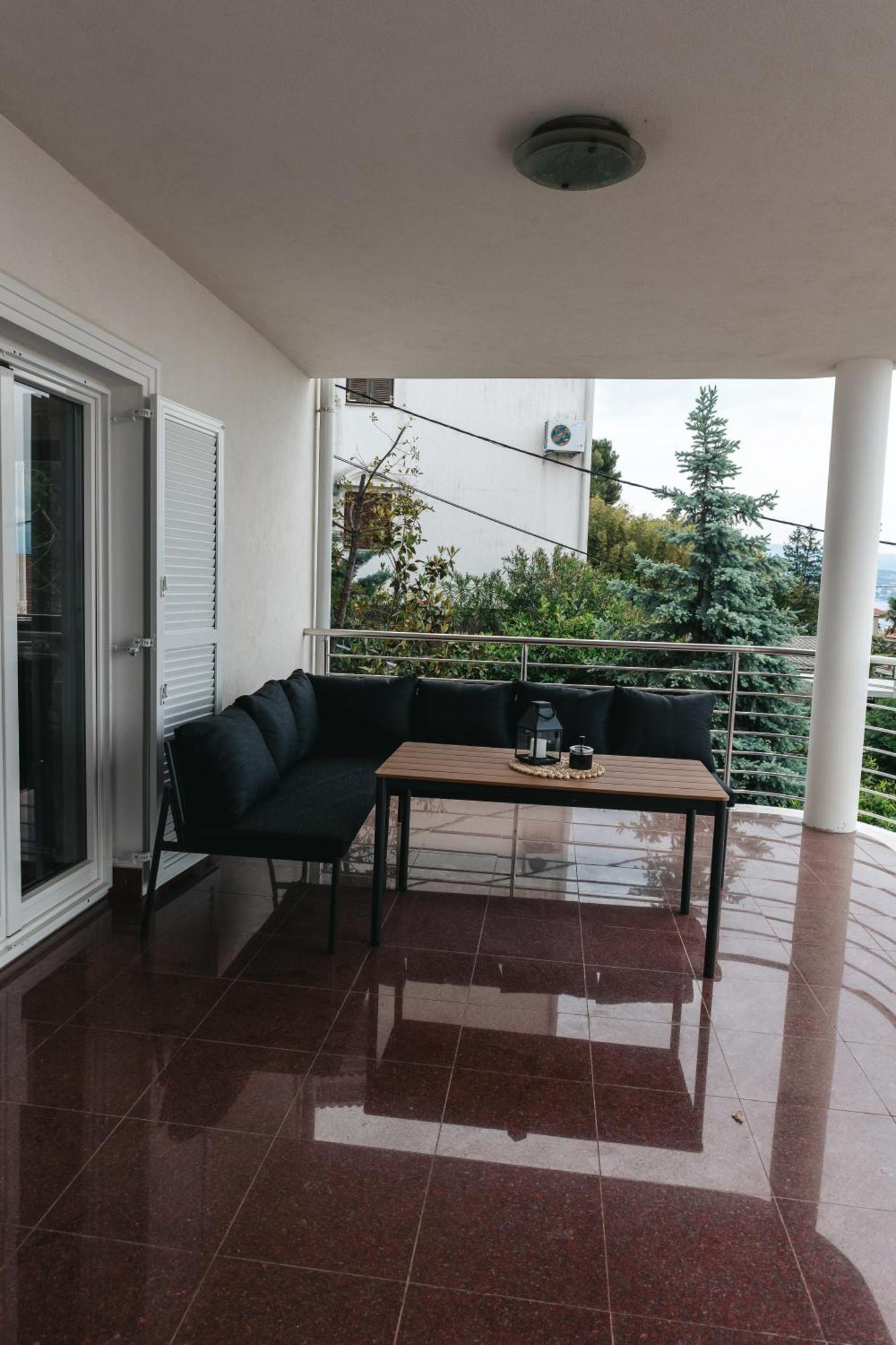 Villa Calista Icici Exterior photo